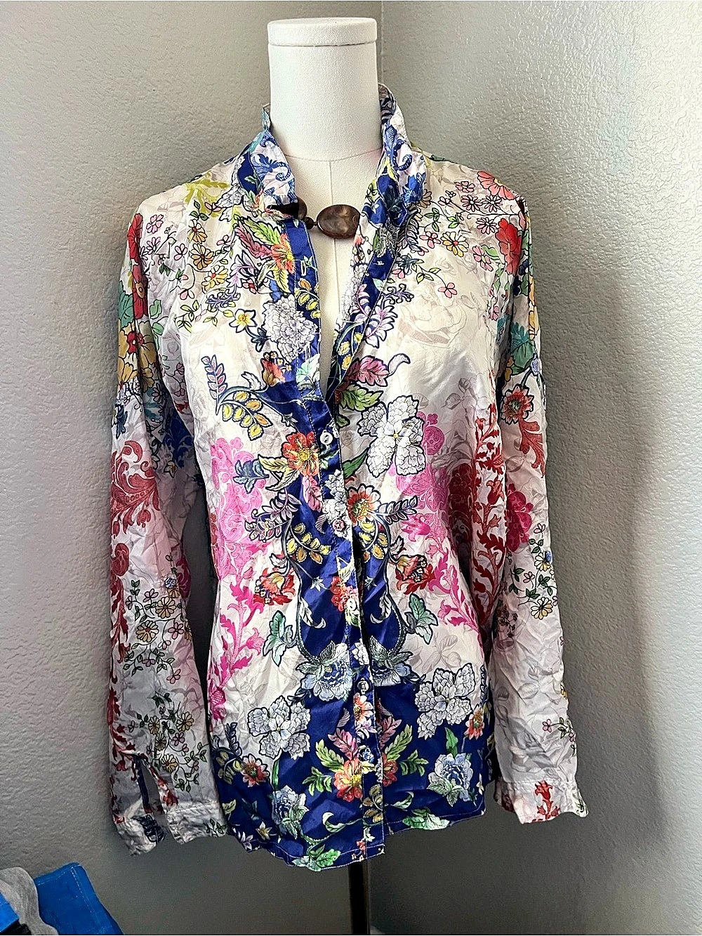 Johnny Was Floral Silk Button Down Size Medium